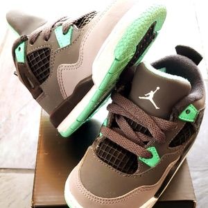 Jordan Retro Sneaker